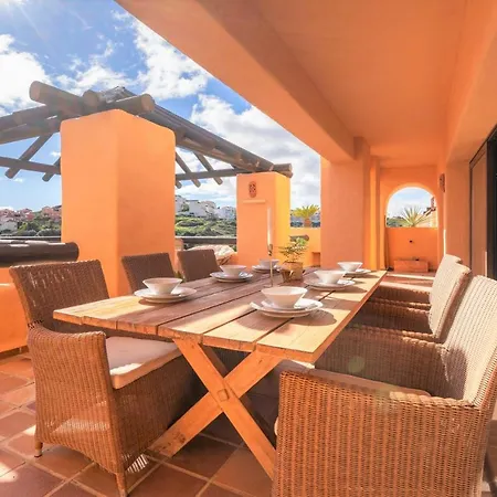 Apartment 9 Penthouse With Amazing Sea Views, Close To Golf Duquesa *