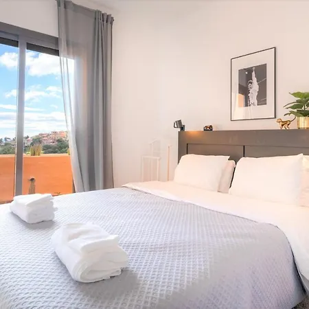 Apartment 9 Penthouse With Amazing Sea Views, Close To Golf Duquesa