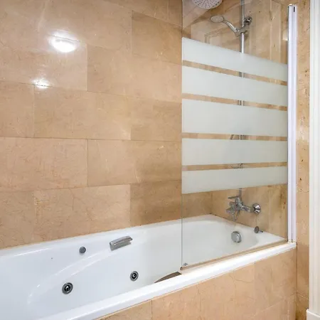 Apartment 9 Penthouse With Amazing Sea Views, Close To Golf Duquesa *