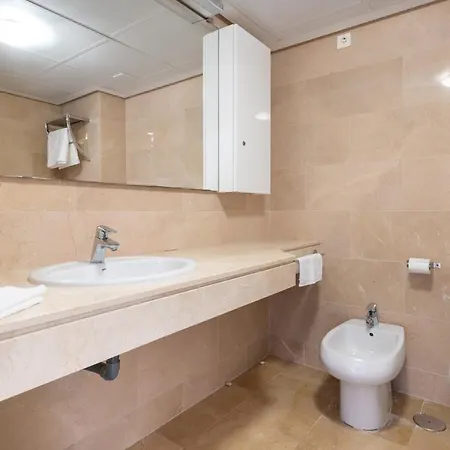 Apartment 9 Penthouse With Amazing Sea Views, Close To Golf Duquesa Manilva