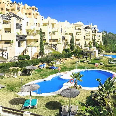 Apartment 9 Penthouse With Amazing Sea Views, Close To Golf Duquesa