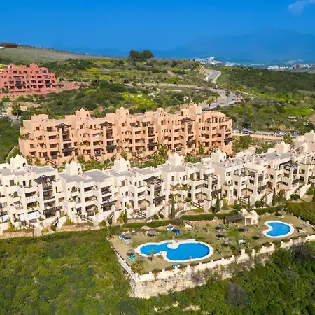 Apartment 9 Penthouse With Amazing Sea Views, Close To Golf Duquesa *